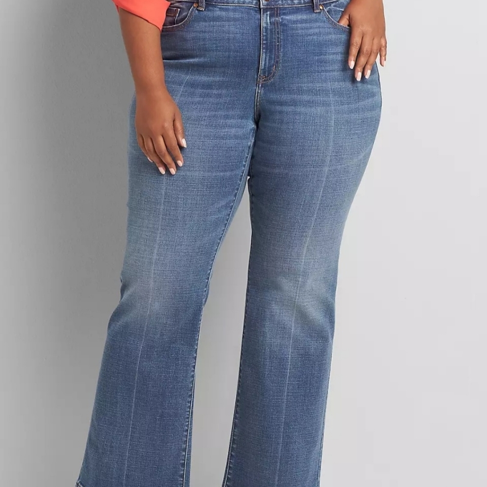 Brand New! Curvy Fit bootcut jeans
